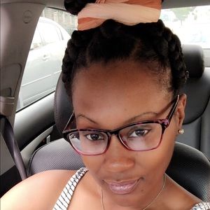 Meet your Posher, Roshelle